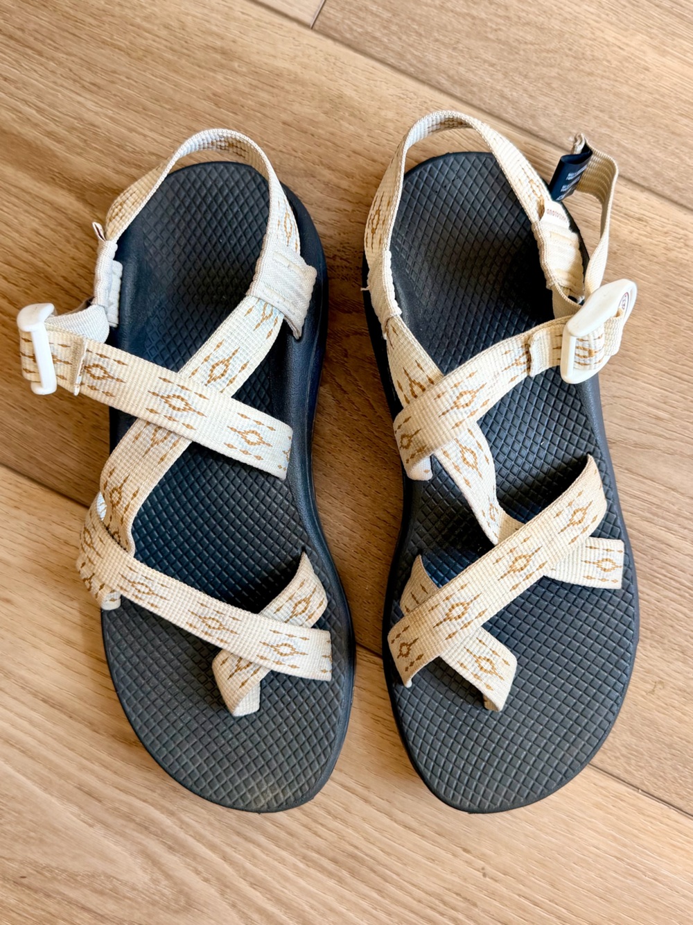 Chaco Patterned Adjustable Strap Sandals Size 9